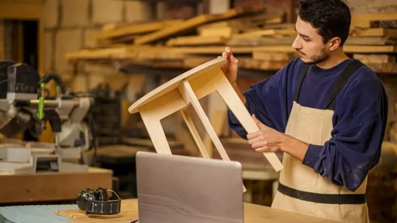 Online Reputation Management for Carpenter in London