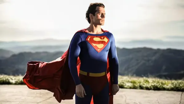 Zack Snyder Reveals Henry Cavill’s Original Superman Suit