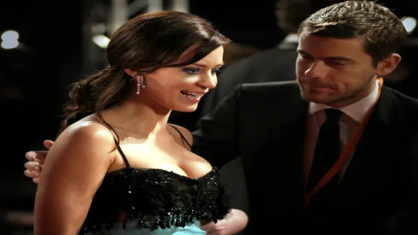 Emily Blunt’s Golden Globes Look Hints at Devil Wears