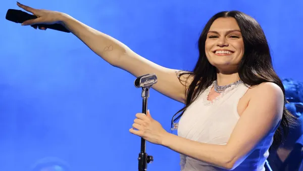 Jessie J Shocks Crowd by Giving Mic to 12-Year-Old Noah