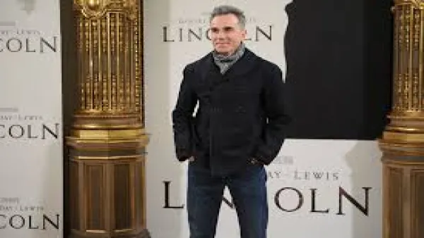 Margot Robbie Found New Daniel Day-Lewis