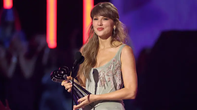 Taylor Swift Reigns Supreme at 2026 iHeartRadio Music Awards as Alex Warren Scores a Breakout Sweep