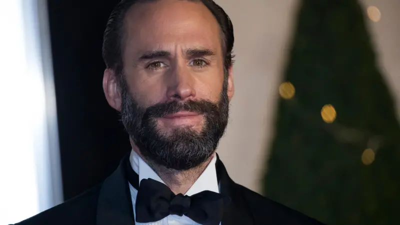 Joseph Fiennes Recalls Horrifying Moment He Held Dying Woman After Horseback Accident: 'She Slipped Away'