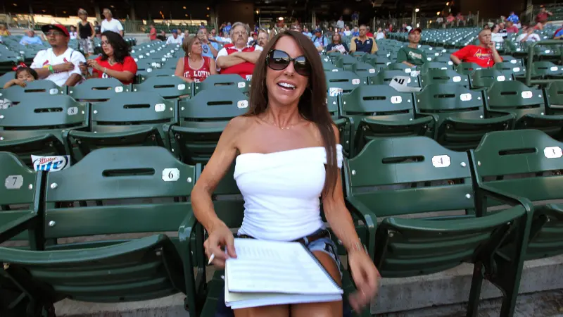 Front Row Amy: The Brewers’ Ultimate Superfan Poised for NLCS Stardom