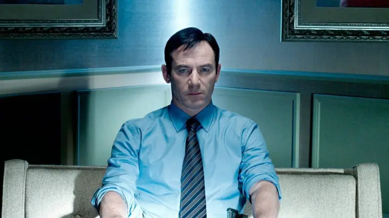 Before ‘The White Lotus,’ Jason Isaacs Delivered a Heartbreaking Performance in This 81% Rotten Tomatoes Fantasy Procedural ‘Awake’