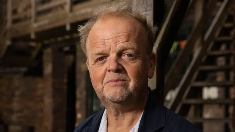 Toby Jones Discovers His Father’s Hunch About Indian Ancestry Was Real: ‘The Most Thrilling Thing’