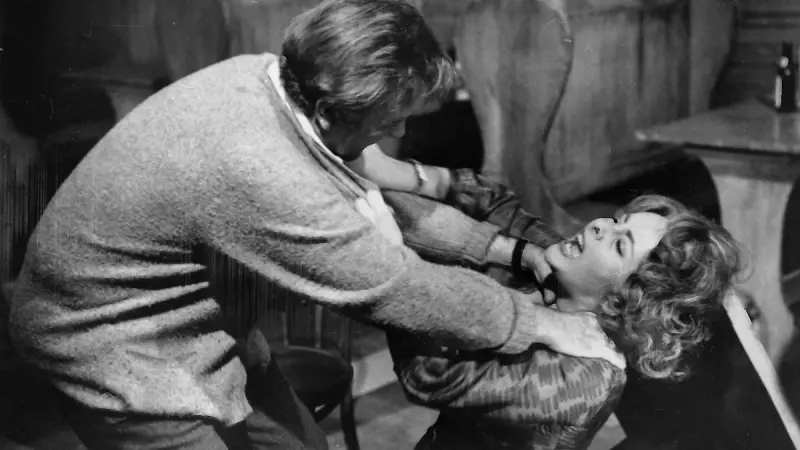 Inside the Battle to Save Elizabeth Taylor and Richard Burton’s 'Dirty Movie' From Hollywood Censors