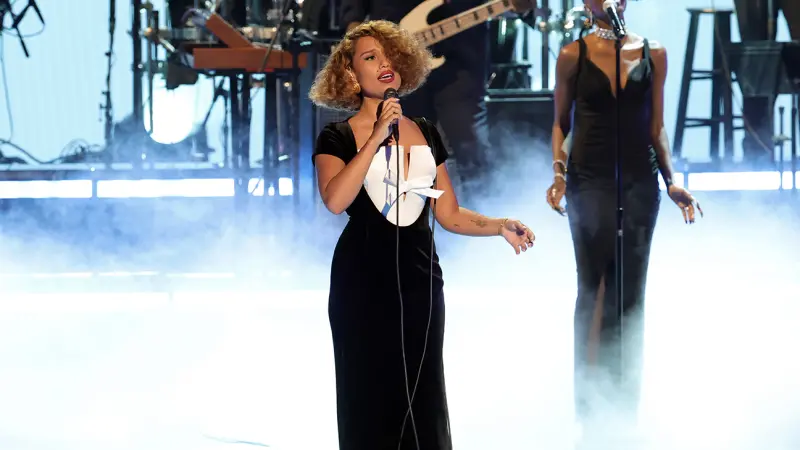 Raye Stuns BET Awards 2026 with Emotional 'Nightingale Lane' — Earns Standing Ovation from Queen Latifah and Keke Palmer