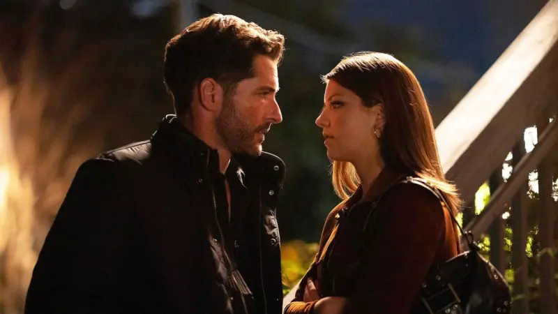 “Tell Me Lies” Stars Tom Ellis and Catherine Missal on Steamy Scenes, Intimacy Coordinators, and the Power Imbalance