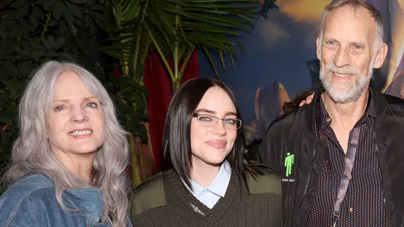Billie Eilish Steps Out for Rare Family Portrait at ‘Avatar: Fire and Ash’ Premiere — Living with Parents into Adulthood