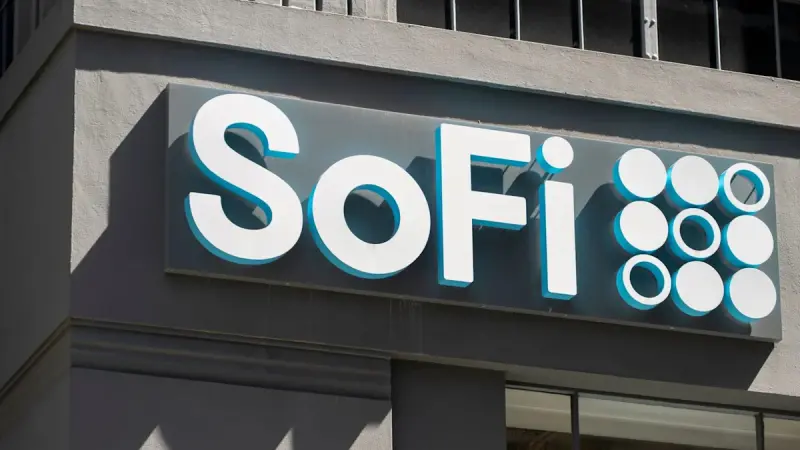 SoFi Stock Drama: Can Earnings Save the Fintech Darling From Its 42% Plunge?