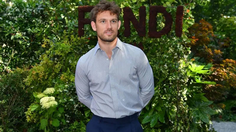 Alex Pettyfer & Toni Garrn: Engaged! See the Ring and the Romantic Christmas Eve Proposal