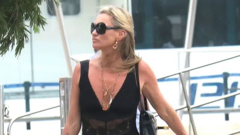 Kate Moss Carries Her Hermès Birkin Like It’s Made for Travel—Because It Is